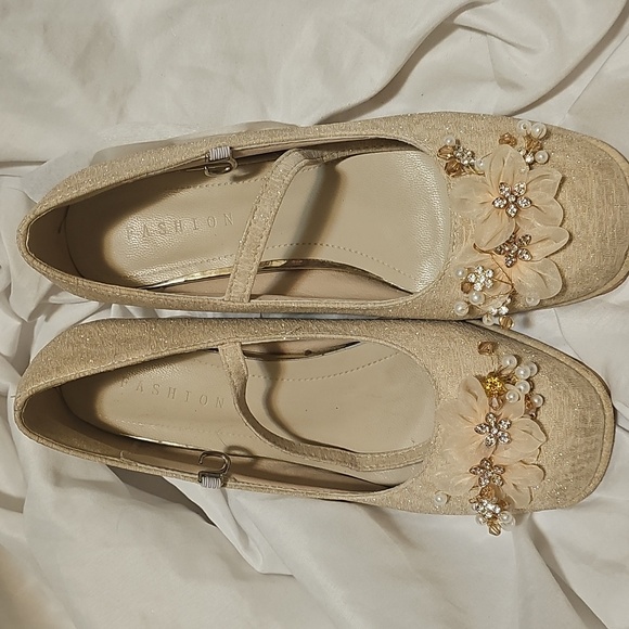 Women Heel - Picture 1 of 4